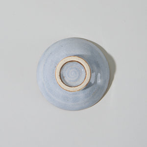 Sorisakazuki Cup with Light Gray Shino, bottom view